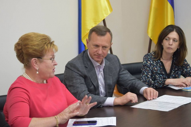 Фото до новини «Укладання угод між Ужгородською міською радою та Академією наук України»