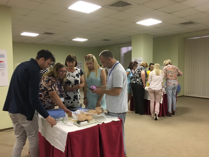 Фото до новини «Проведено перші тренінги у родопоміжних закладах України по «Програмі первинної реанімації новонароджених» сумісно з представниками Американської академії педіатрії»