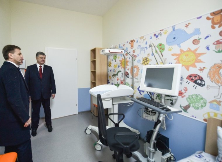 Фото до новини «Президент у Дніпрі взяв участь у відкритті реконструйованого корпусу центру матері та дитини»
